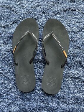 Reef Black Embellished Flip Flops. Size 8